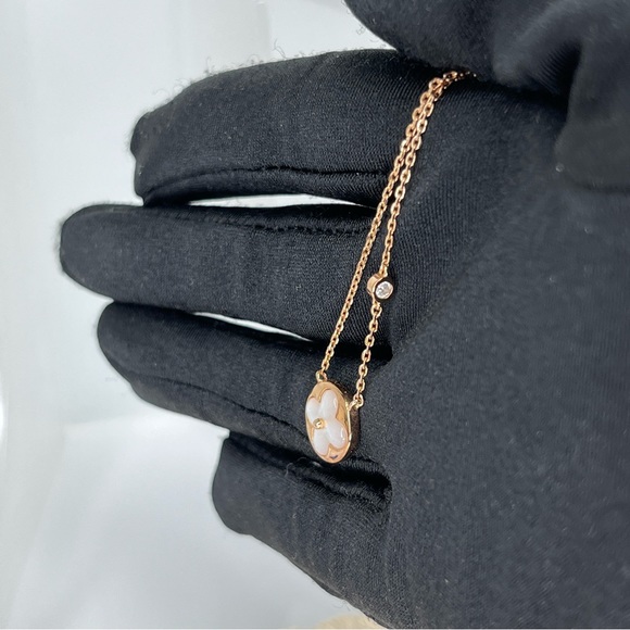 Louis Vuitton Color Blossom Medallion Pendant - Picture 4 of 4